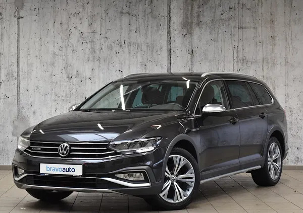 Volkswagen Passat cena 104700 przebieg: 129977, rok produkcji 2019 z Nieszawa małe 379